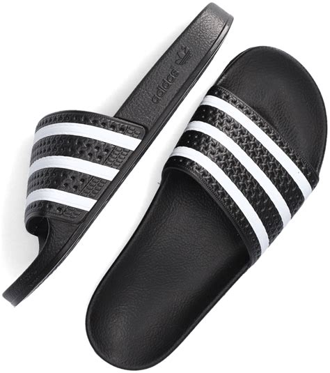 wit zwarte adidas slippers